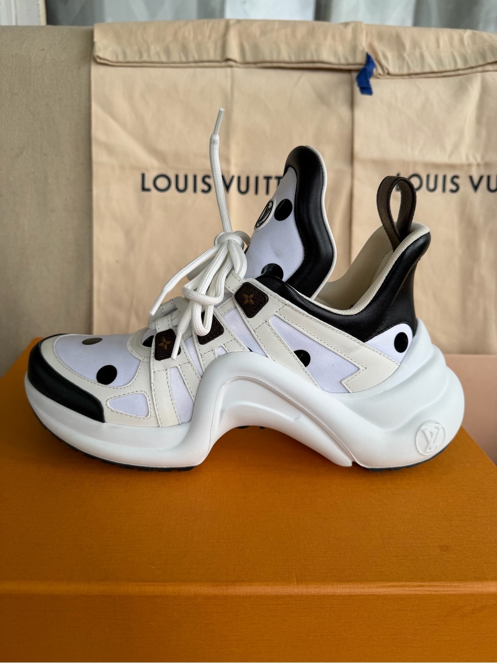Louis Vuitton Archlight Polka Dot White and Black Chunky Runner Sneakers - Picture 15 of 16